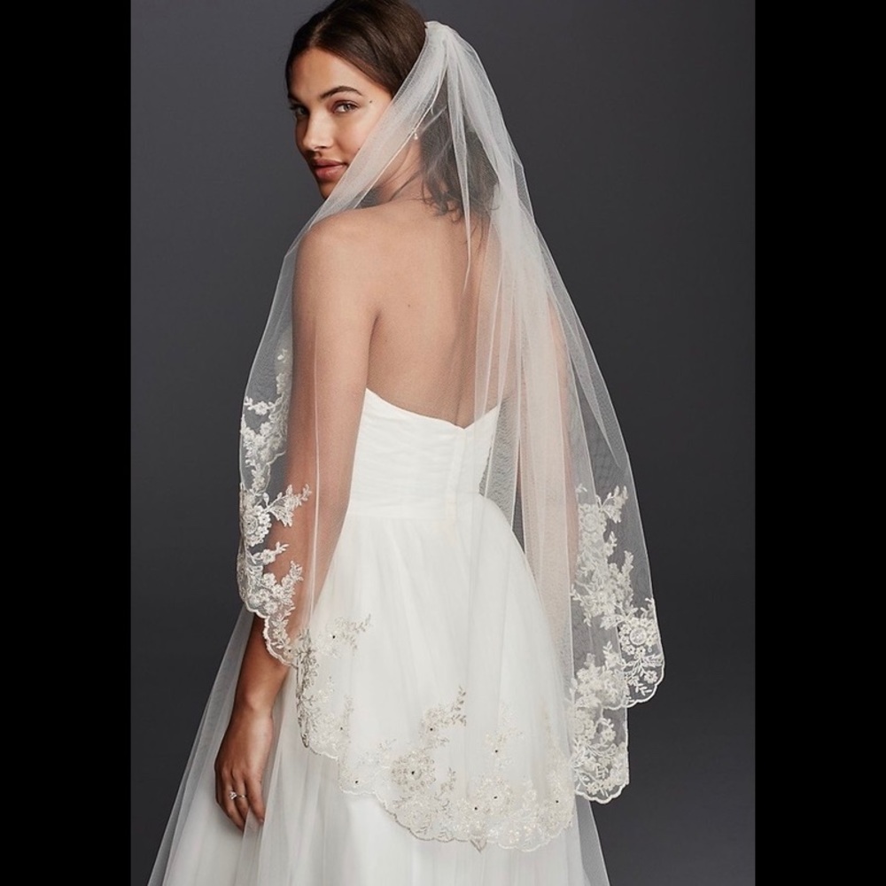 Scalloped Edge Mid Veil with Lace Details